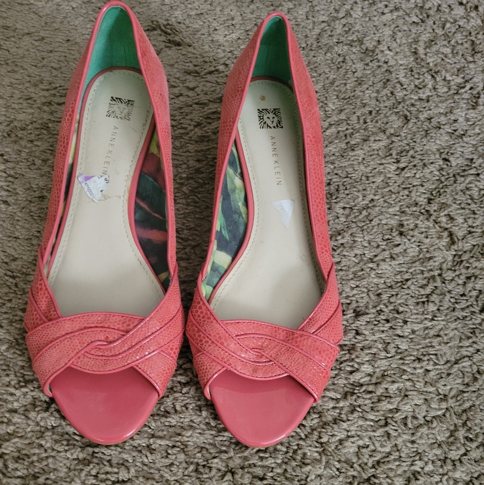 Open toe salmon shoes